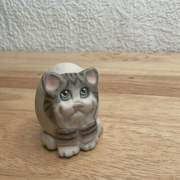 Allyson Nagel Rare Egg Shaped Porcelain Artist Signed Cat Figurine Gray/White 2" - Picture 8 of 8